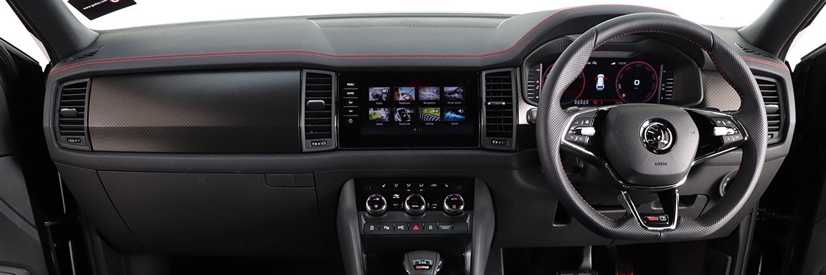 View of the Kodiaq RS dashboard seen from the rear seats
