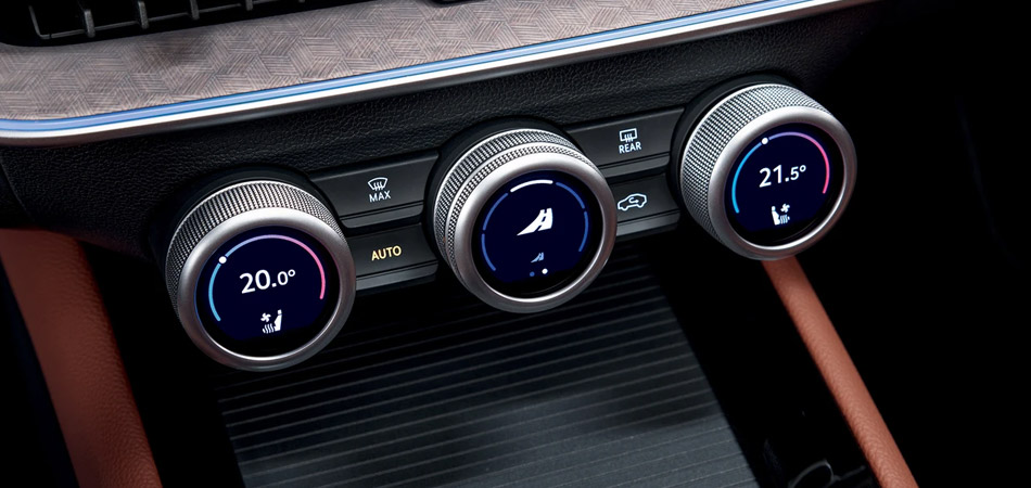Smart dials under the inftainment screen of a Skoda