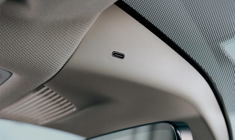 USB-c input in the reverse mirror